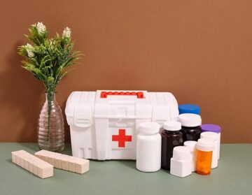 Фотография медицинские приборы в домашней аптечке